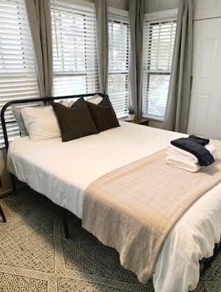 Spacious 4Br Retreat In The Heart Of Lafayette Exterior photo